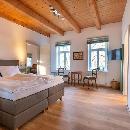 Bed and breakfast Kiwilodge 3*